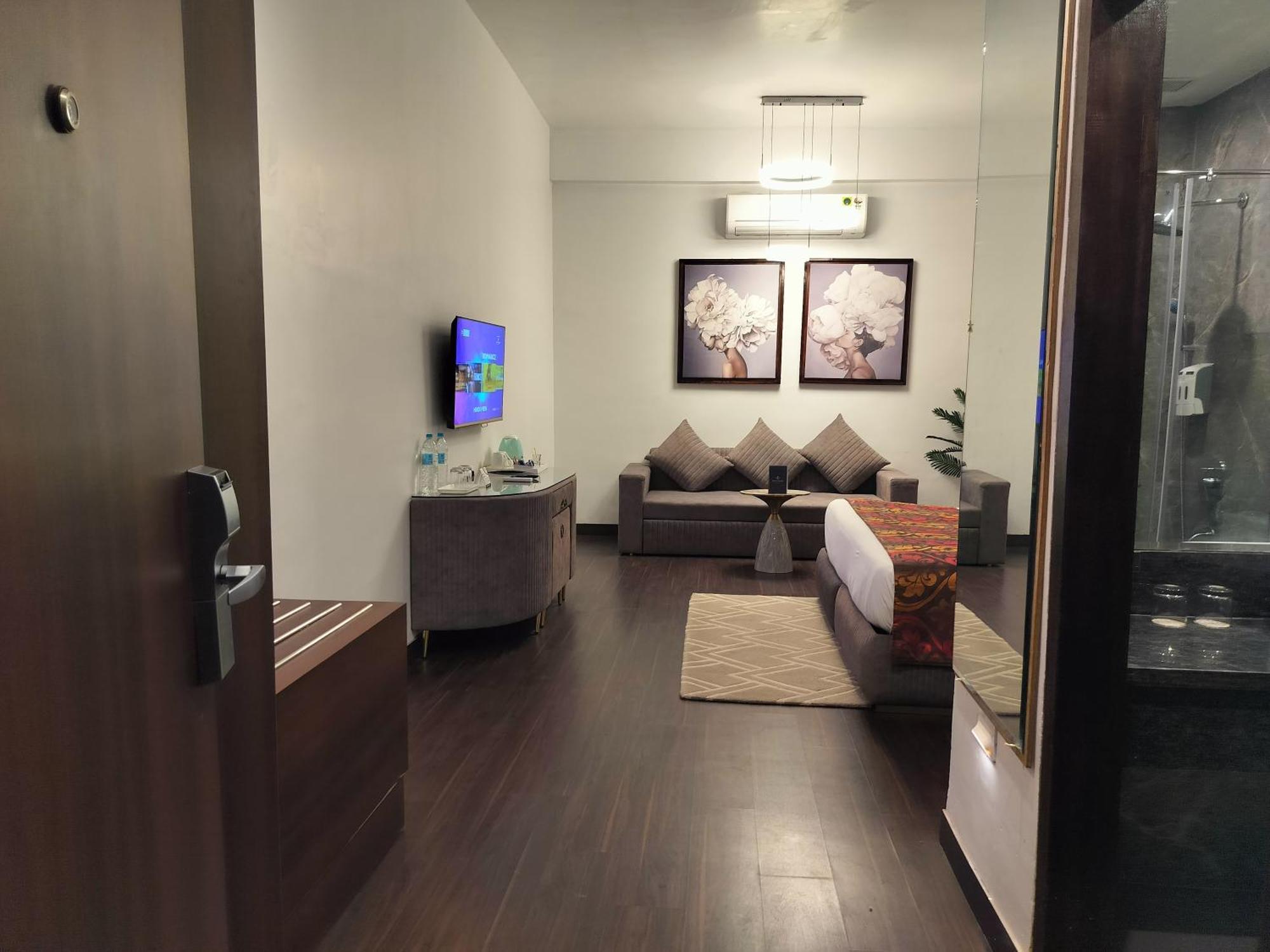 Hotel Bel-la Monde Nh8 At 6km From Igi Airport Delhi New Delhi