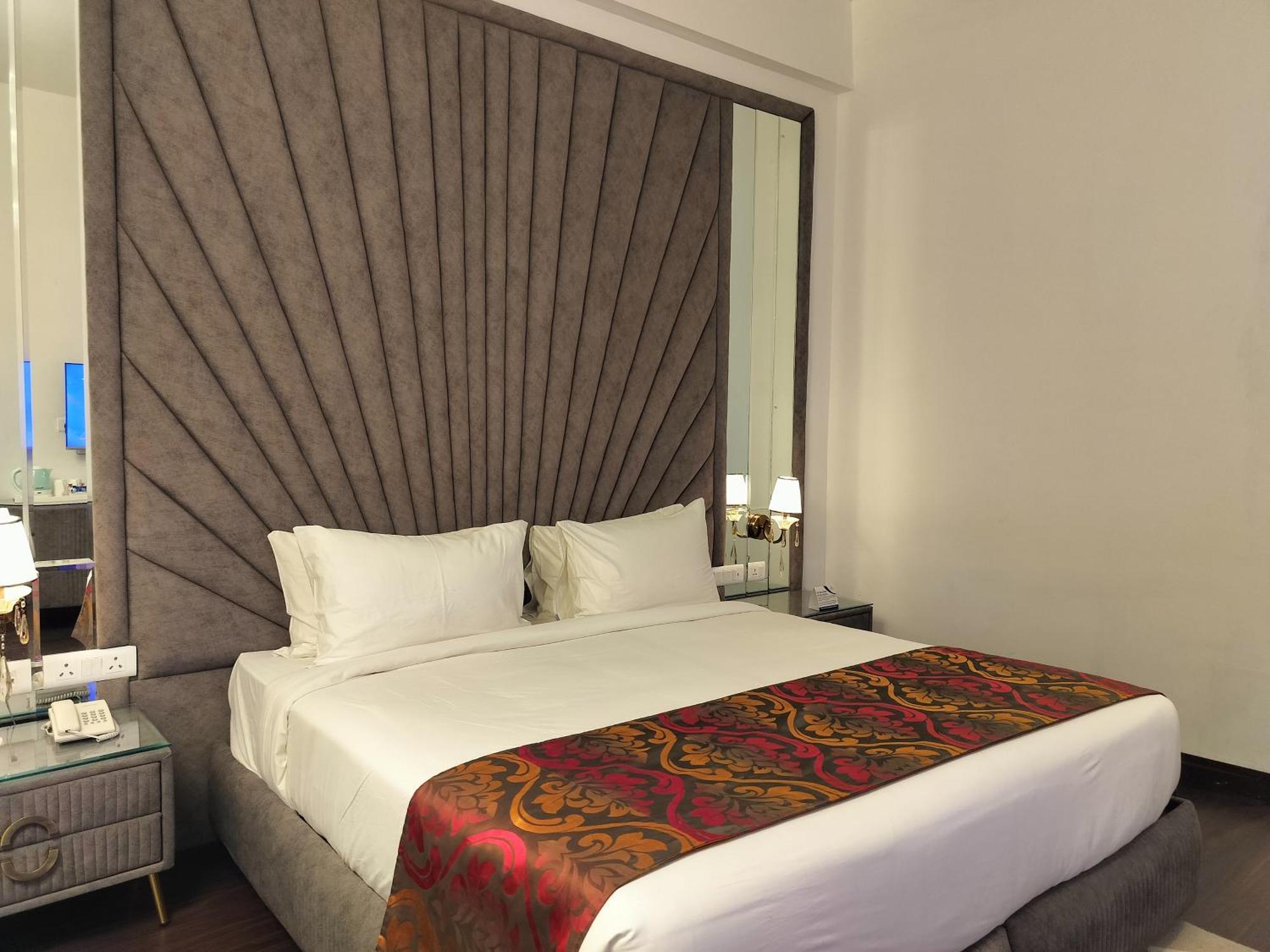 Hotel Bel-la Monde Nh8 At 6km From Igi Airport Delhi